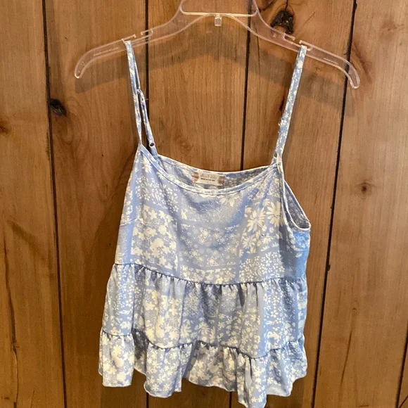 Adorable top - Picture 1 of 4